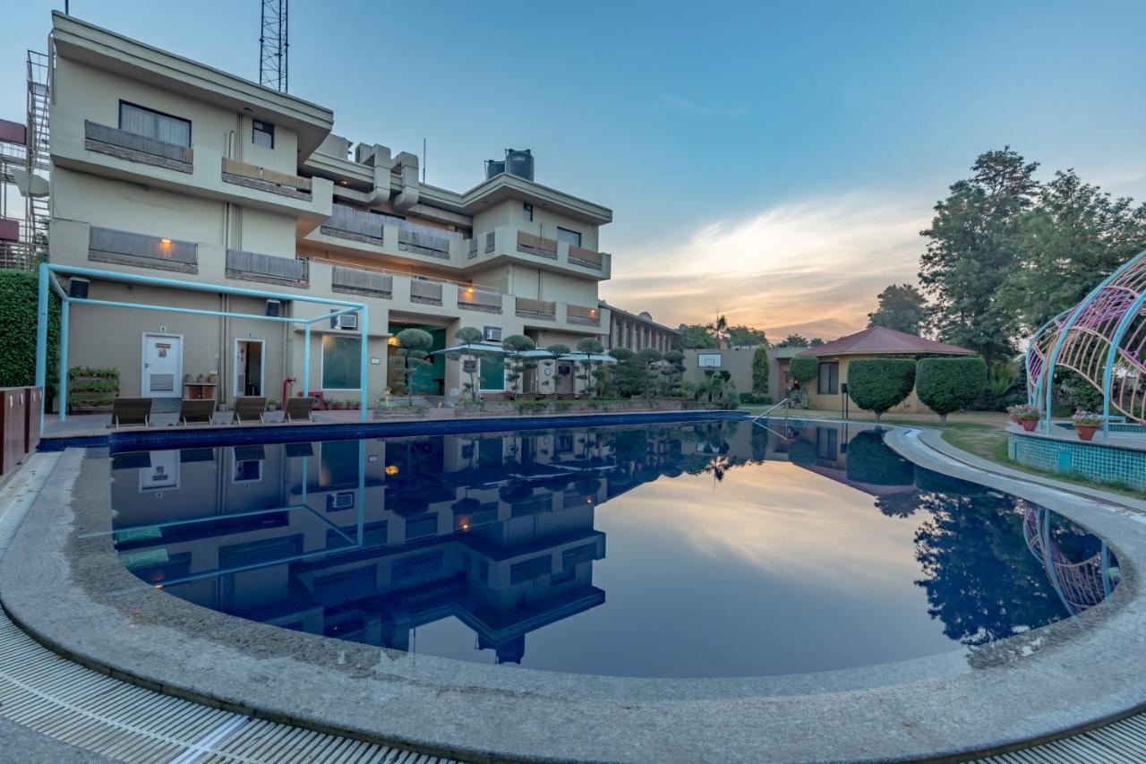 Downtown Resorts Nh8 Dhāruhera Exterior photo